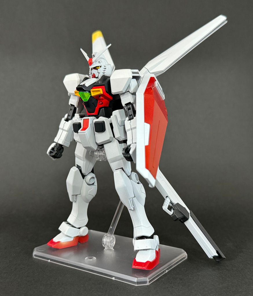 バックパックなしだとすごいシンプル。自分がGBNに参加していたとしたら、という空想をもとに作った「スタンダードな主役機」イメージ。ベースガンダムは多分GBNのログインボーナスとかでパーツがもらえたりすると思う。