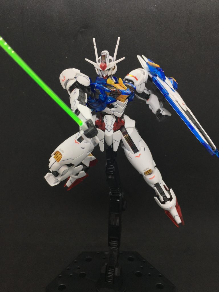 一般販売版では実戦出力仕様のブルーだったビームサーベル、ビームブレイドのエフェクトも学園内のレギュレーションに沿ったグリーンに変更。既に製作済みの方の中にもこれ目当てに引きたいと思われた方がいらしたのでは?