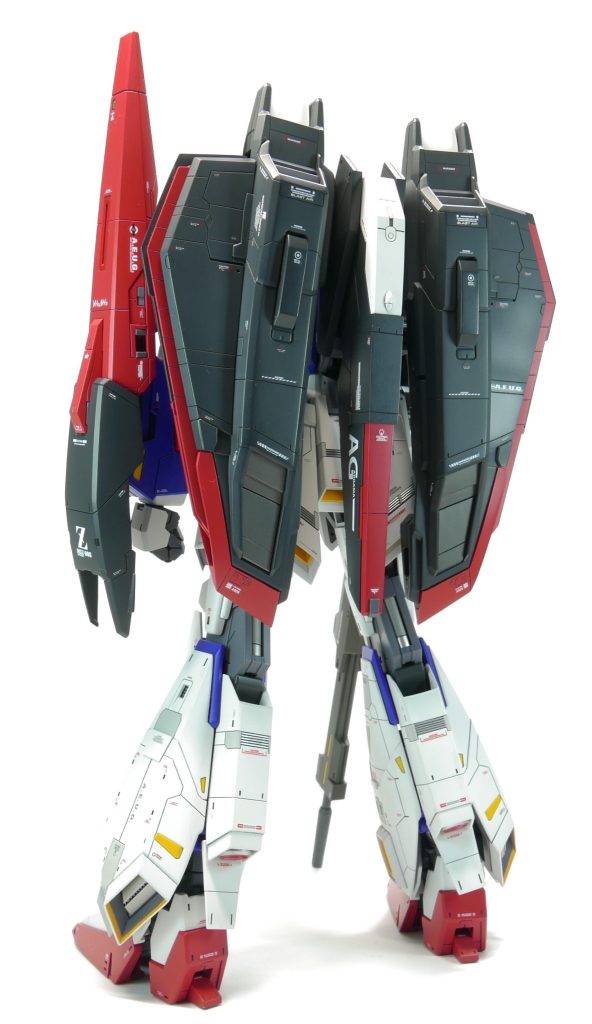 バックショットフライングアーマーも形状変更し、一回り大型化しています。