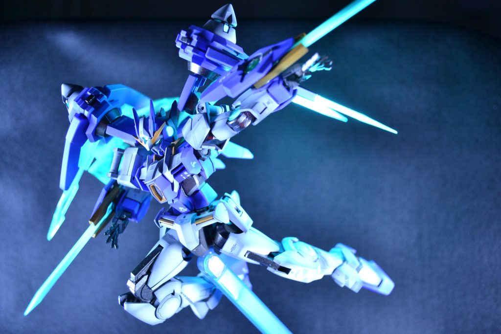 関節はスターブライトアイアンの光沢仕上げ。つや消しとメリハリあって好みの仕上がりになりました。装甲部はNAZCAカラーが中心です。