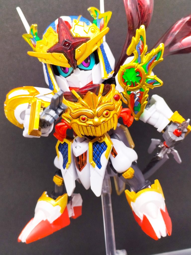 別角度から。下からのぞき込むと目が大きく可愛らしい感じに。目だけでもだいぶ印象が変わる。