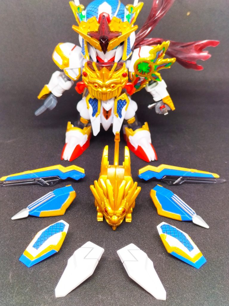 エアリアルモチーフでビットステイヴ状のパーツがあるならやっぱりエスカッシャンを取り入れたいよね、と言うのと武者とニコイチしない場合シーサーを持て余すので…これだ!と言う事で往年のBB戦士武者シリーズを彷彿させる支援メカに。