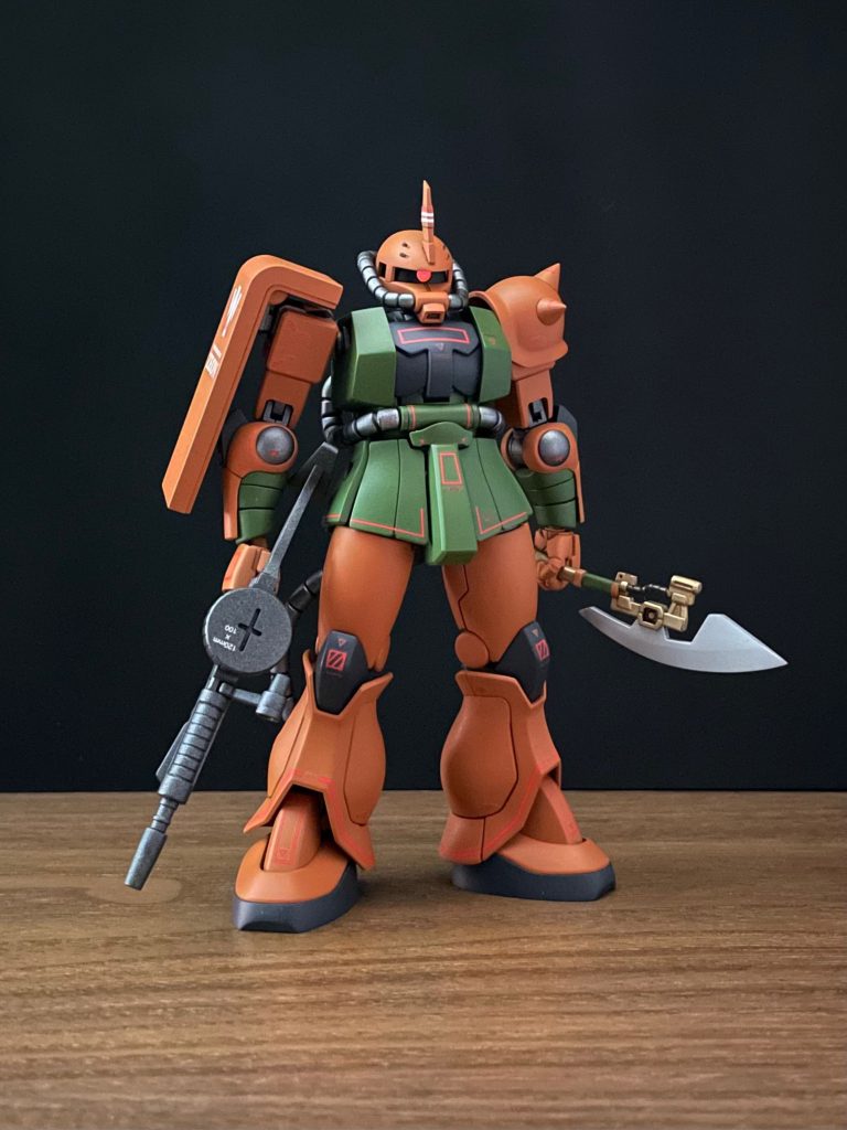 以前リバイブ版ではないHGのガルマザクを作成しましたが、今回はカラーリングを設定画より明るめに塗装してみました。