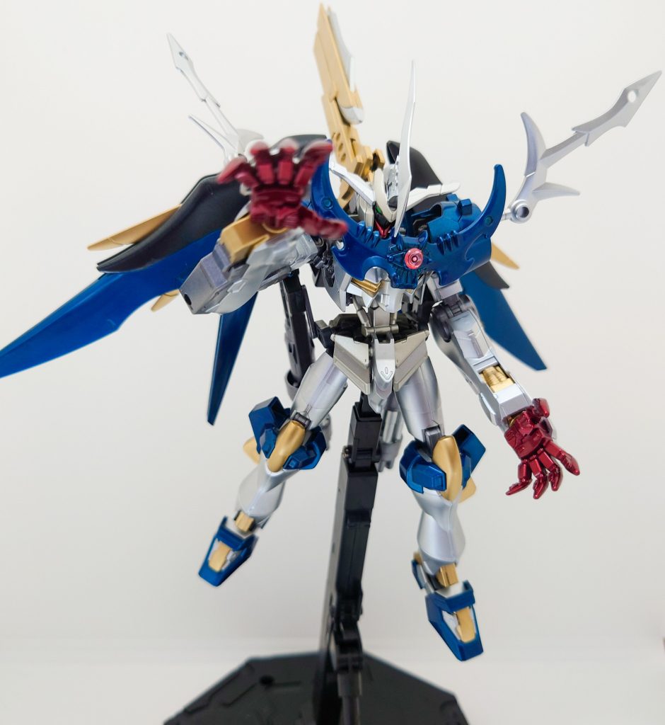 そして、手から高エネルギーを放射して相手を貫く必殺の「デーモンズフィンガー」