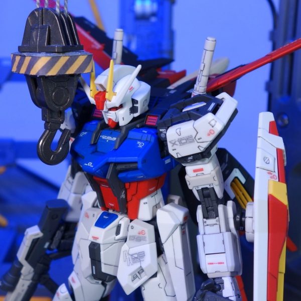 RGエールストライクガンダムを動くジオラマでクレーン組立て