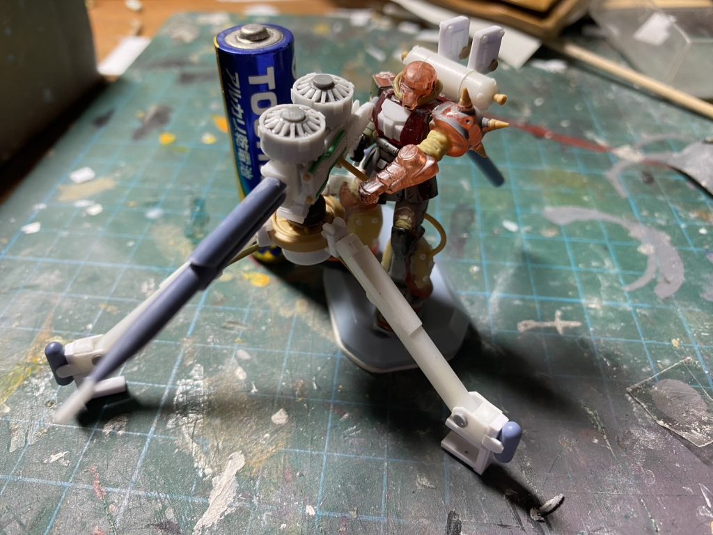 ザクはカップヌードルのおまけを改造ビッグガンはランナーやプラ材等からフルスクラッチしました