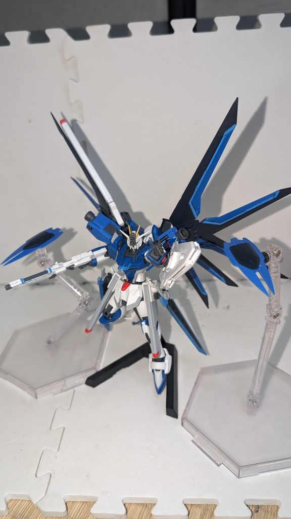 ドラグーンシールド『アイギス』防御と攻撃両方に活用できる兵装。