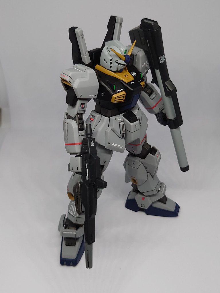 付属のデカ一ルをほぼ指定通りに貼ってます😀