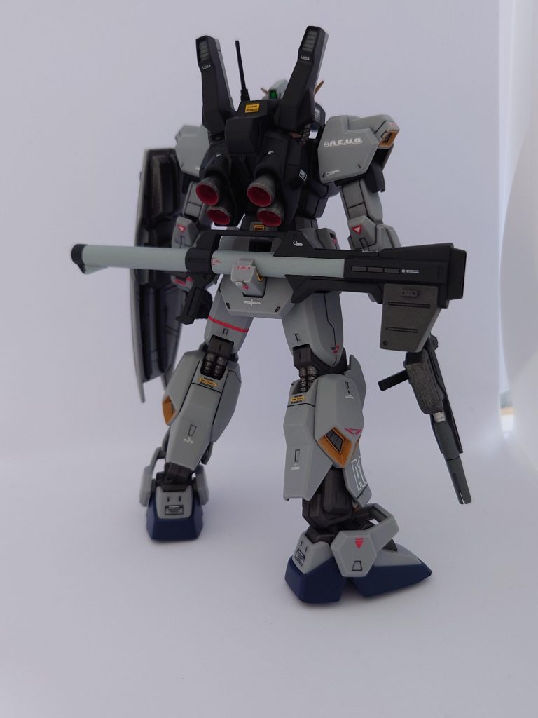 バックショット その1 腰部にハイパー・バズーカ マウントできるのもいいですね✨