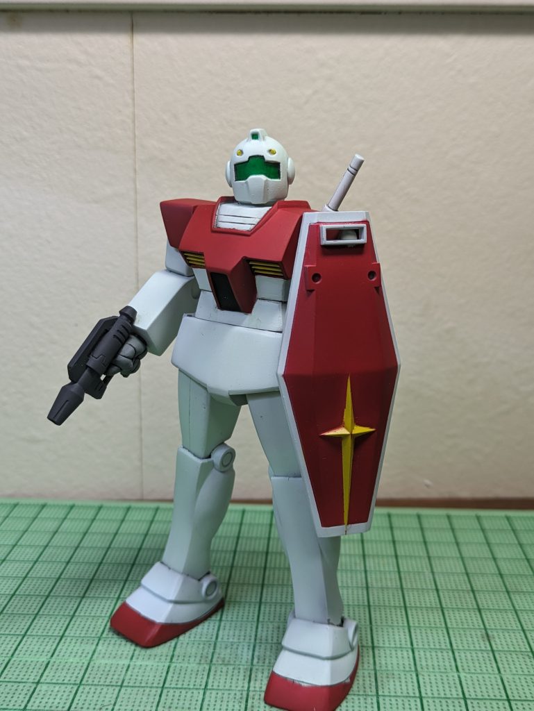 今回はプロポーション変更で腕の延長、胴体の延長、脚を太く変更、メインカメラの形状を変更し、その他に関節をボールジョイントに変更しました