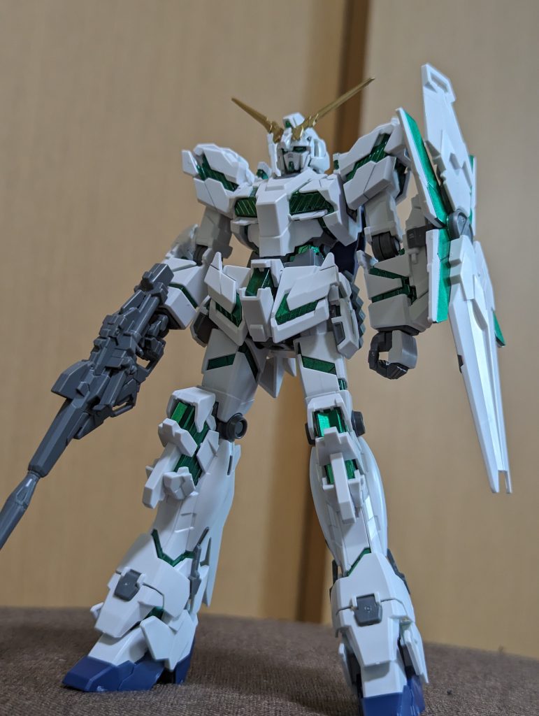 サイコフレームをガンダムマーカーexルミナスメタグリーンでとりあえず塗装。