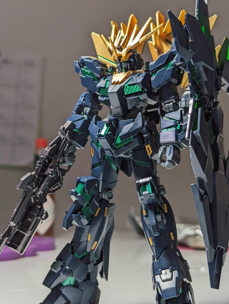 こちらも同じくサイコフレームとその他をちょい塗りです。