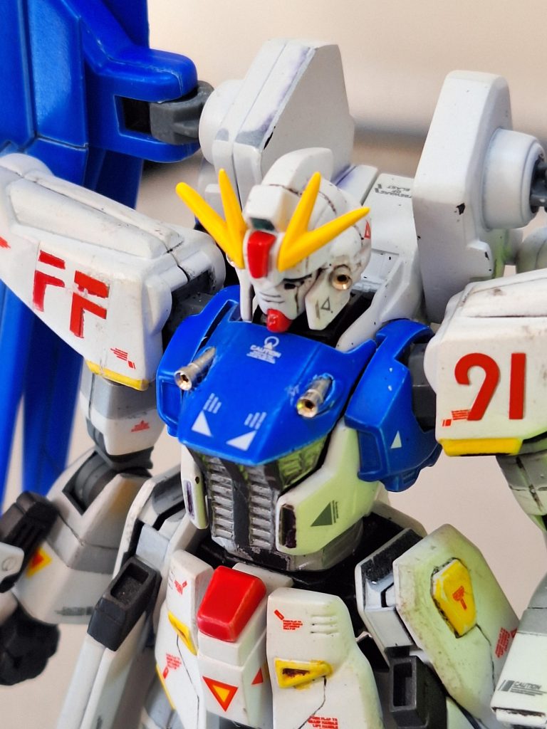 右肩のFFは片方はシール、もう片方は色塗りしてみました