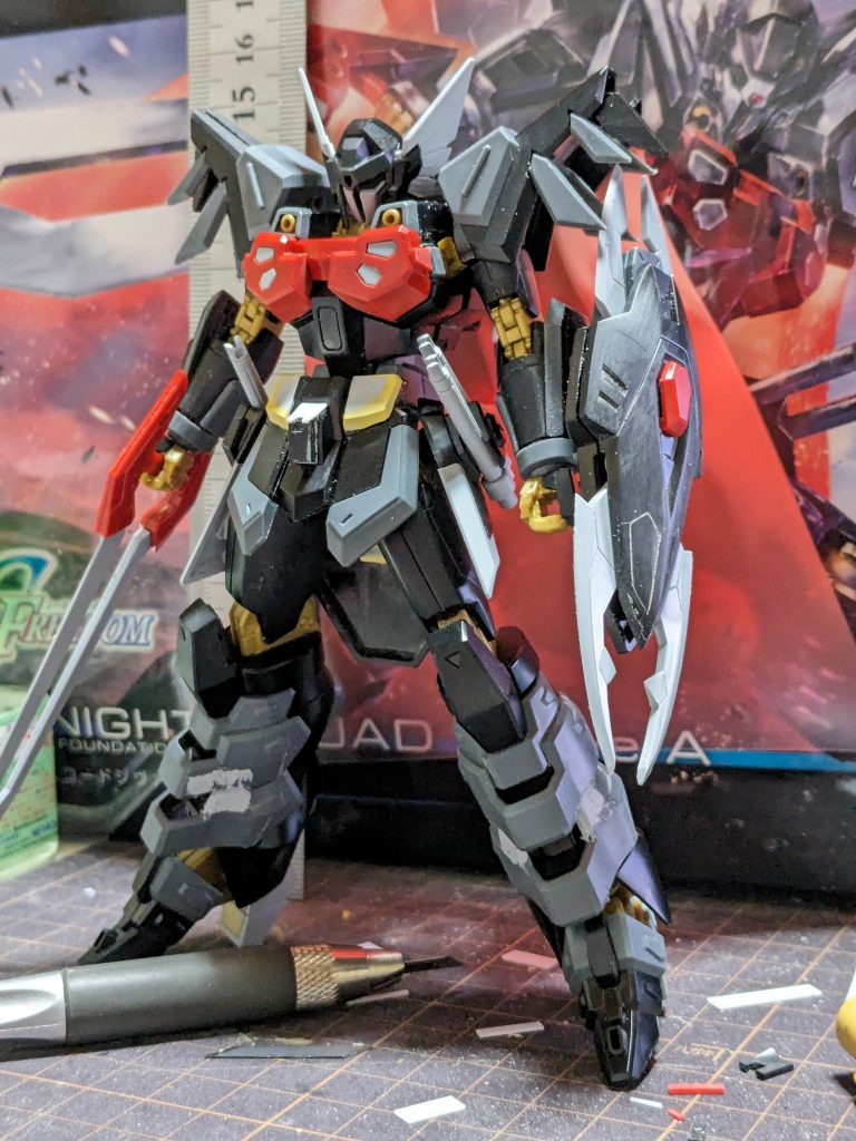 制作途中。このデザインナイフが、良かった。刃が小さくて。