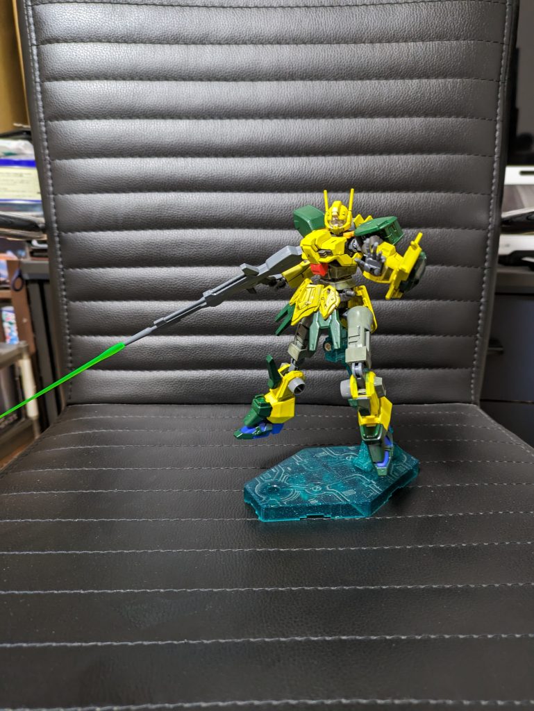 ライフルとシールドもジャンクパーツで作りました。