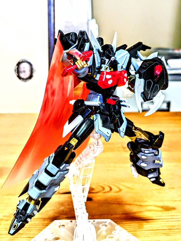 始めて見た時、機甲界ガリアンに出て来たスカーツに、似ていると思いました。ＦＦシリーズで、出ているゴルベーザにも似ている。戦隊シリーズにも似た様な者がいたようなぁ？