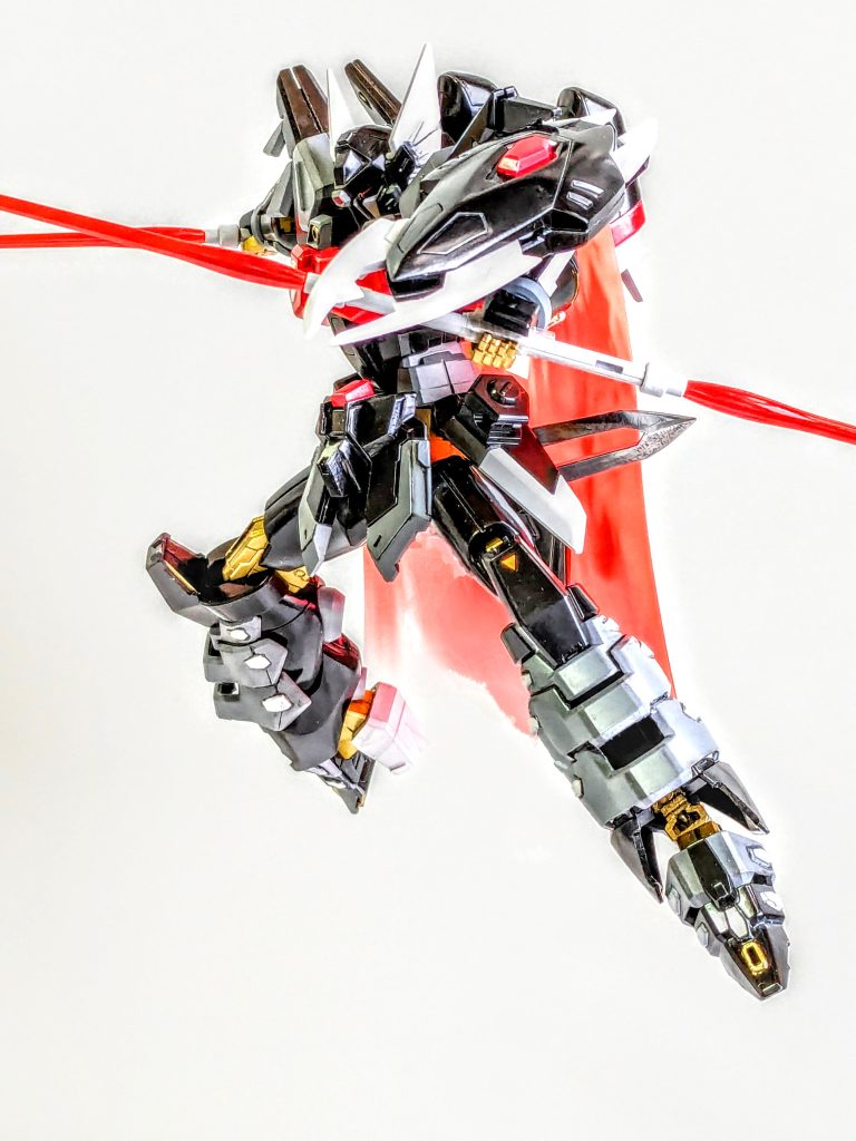 ※制作に使った道具　・Hアイズ 赤の1番小さい丸パーツ・付属の左目を半分に、カットして使用・部分的に、付属シールを使用(主に、頭、膝)・刃の小さいデザインナイフ・欠けたデザインナイフの刃・クリップ・L字定規・ピンバイス・1mm真鍮線・ニッパー・洗濯バサミ(ブルーディスティニー参照)・お湯(ライジングフリーダムガンダム参照)・拡大鏡・ダイソーのホビー用ヤスリ平(良く削れて、安いオススメ)・紙ヤスリ(120番目、400番、800番、1000番)・ダイソーの瞬間接着　耐衝撃用・0.3mm、1mmプラ版・ランナータグ・スピンブレード・ホビーゾーンの店員さんに、見繕って貰った缶スプレー数種類・シンナー・ダイソーの綿棒・ガンダムマーカー・ダイソー　メイク用極細筆