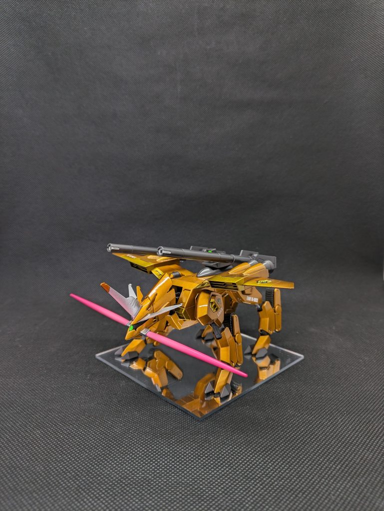 今回作成中に肘(膝)関節パーツを飛ばして紛失したので、WEB部品通販を利用しようとしましたが品切れ仕方なくパーツ複製に挑戦してみました。元がABS部品だったので柔軟性ある材がいいなと色々試した結果、ケミテック　ケシミールマジンがちょうど良さそうに感じて使ってます。まぁひねったり変な力加えなければそうそう折れはしないでしょう