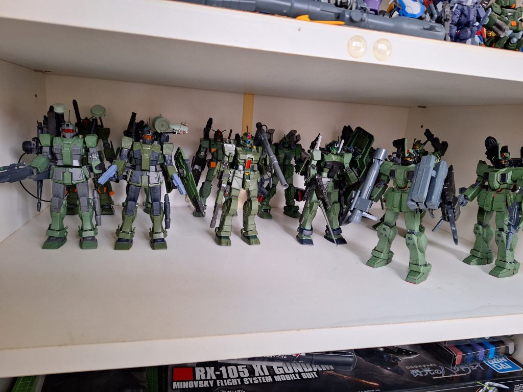 ちなみに、地球連邦陸軍特殊作戦群として作成中でした。おいおい、お目汚しアップします。初投稿のエクシアもそうですが、未完成でどんどん次のを作りたくなってしまうので、気づいたらこのような数に・・・😱