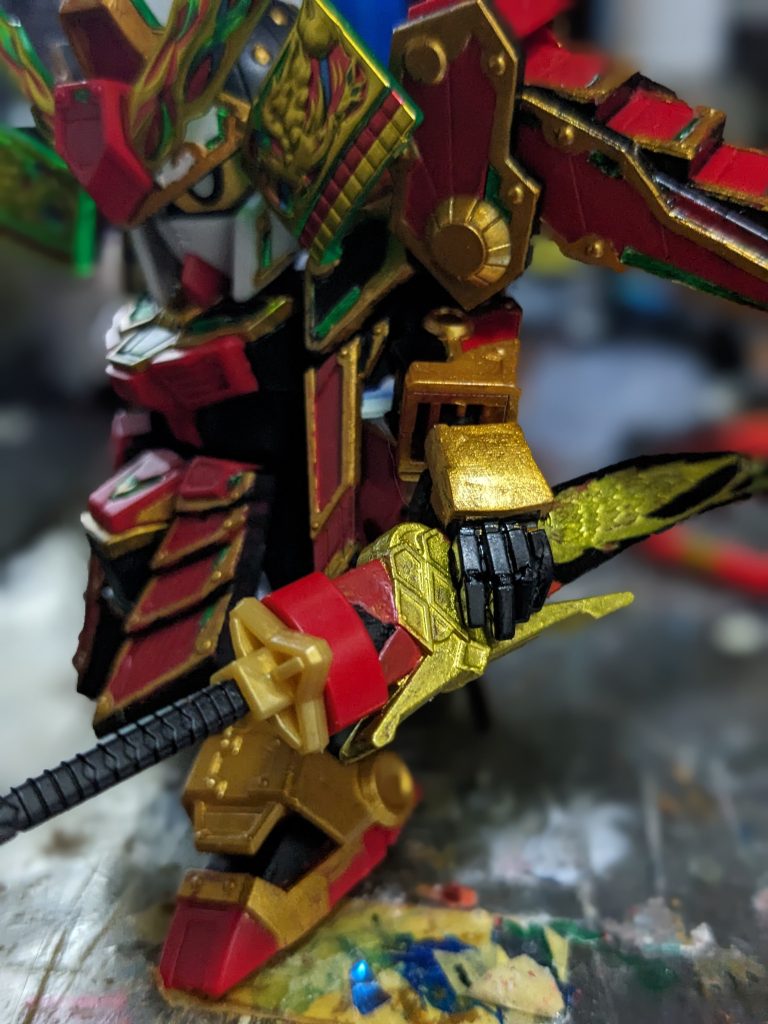 平手は30MMのオプションハンドを改造、中心部にネオジム磁石をつけて鞘内部にもネオジム磁石をつけて持てるようにしました。