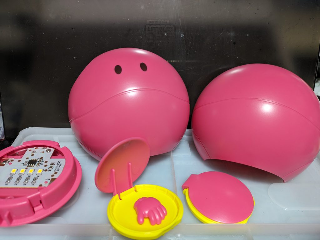 全パーツです。中身は空っぽです。じゃないと下に取り付けるライト部が意味ないですしwちなみに単四電池×3です。