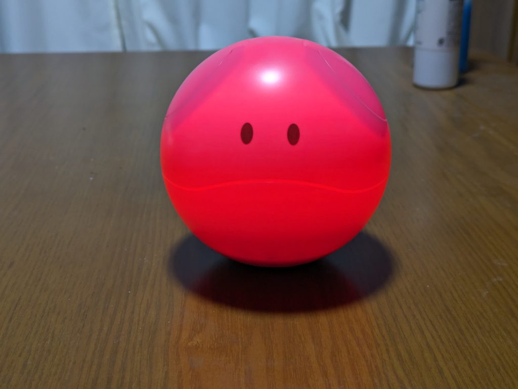 光量は割と控えめで3段階あります。明るすぎず、暗すぎず、寝る前のベッドサイドに置くのがちょうどよい感じです。所謂インテリアライトです。