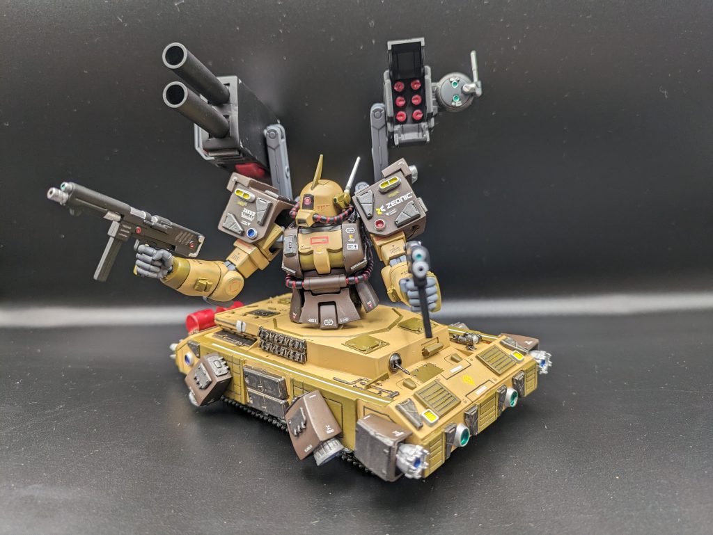 履帯カバーに付いているブースターは、アーマード・コア6にあったタンクのを真似して作りました。