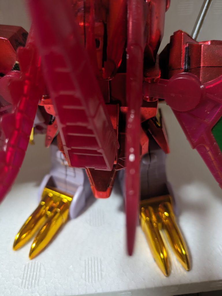 爪のパーツのみヤフオクで落札したジャンクパーツに混じっていたメッキ加工されたものを使用しています。いつか塗装でこのクオリティを実現したいです。