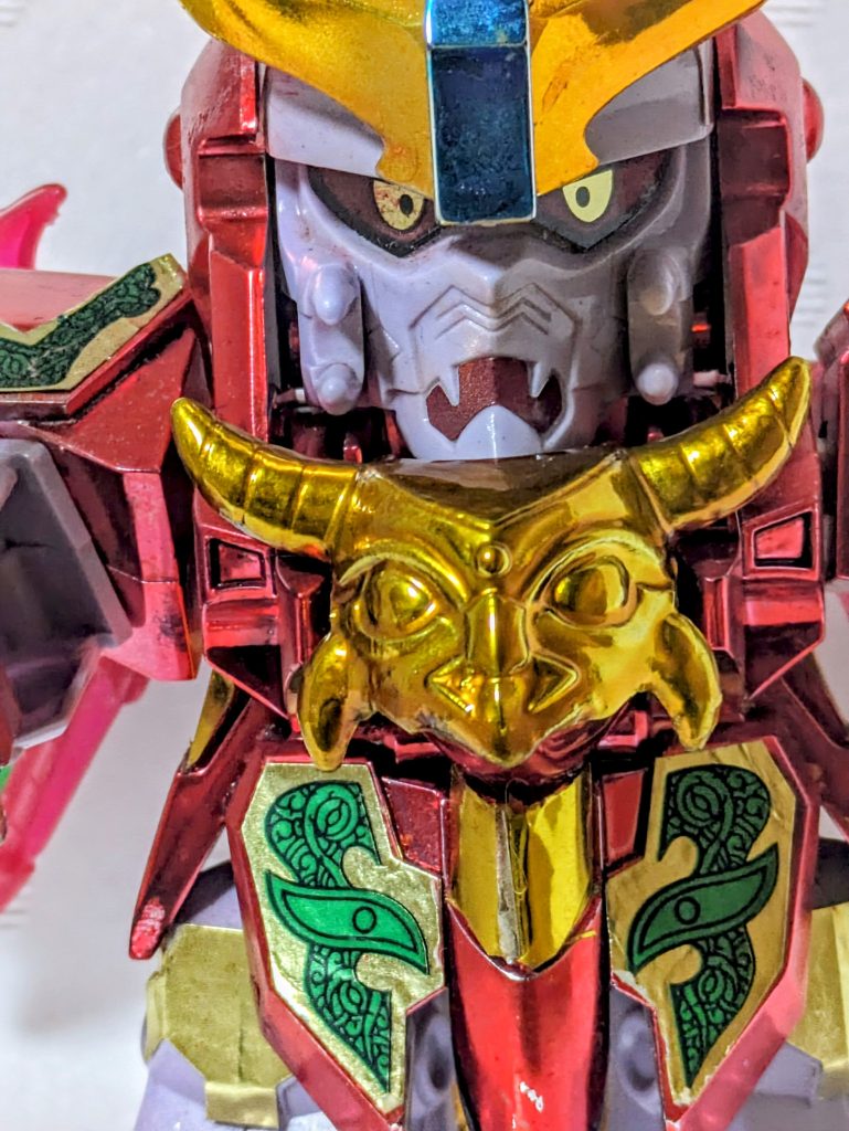 胸パーツは一度失敗してから再塗装した為、他の金塗装と色合いが異なりますがこれが一番光沢が出ていてます