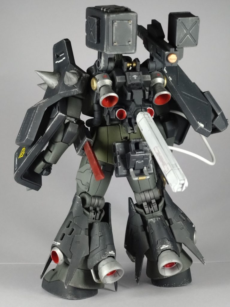 バックショットプロペラントタンクと後述する有線式ビームライフルを撃つためのサブジェネレーターを搭載