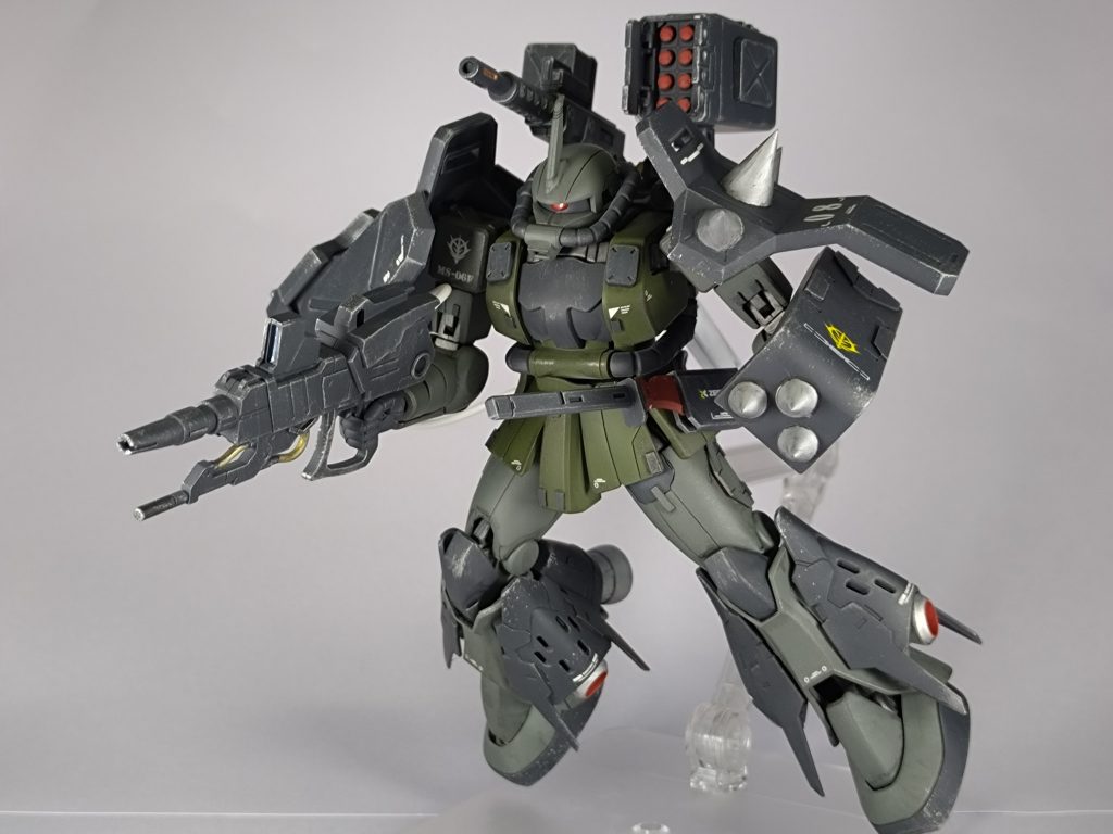 武装一覧・有線式ビームライフル・手持ち式スパイクシールド・6連装ミサイルポッド・ショートキャノン・ヒートサーベル