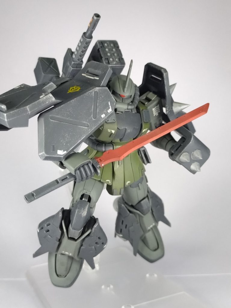 ヒートサーベルを構える構図白兵戦もこなせる感じがしますね