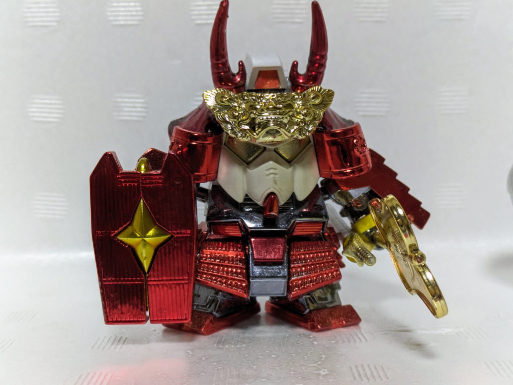 モロトフリキッドクロームは粘り気がある為、元祖SDの軟質パーツにも塗装が可能です。一応保険にミッチャクロンマルチプライヤーを吹き掛けた後に塗装をしました。流石に完全乾燥には通常のパーツの倍かかりました。