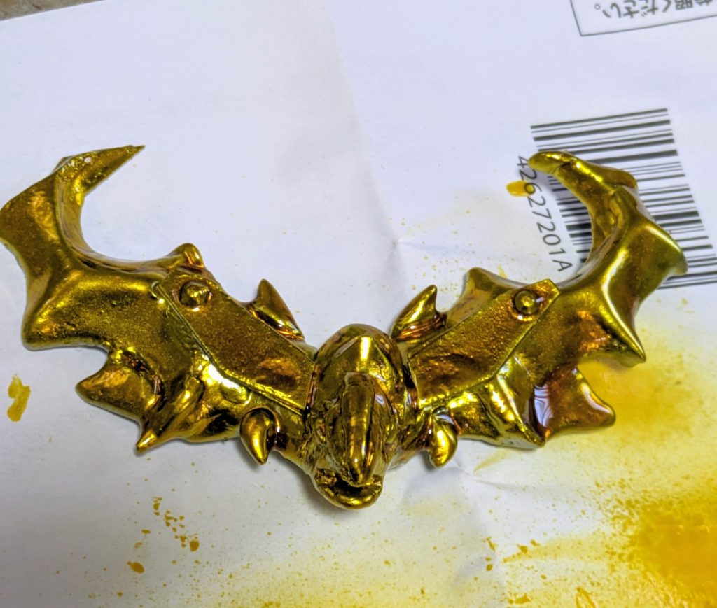 クリアイエローを吹いた状態。乾燥に時間かけたおかげで綺麗なゴールドになりました。