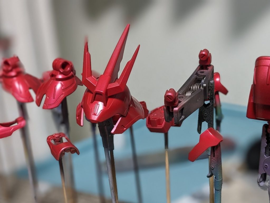 加工はつの三本だけ延長して尖らせました。下地はゴールドサブでサザビーレッドを使ってキャンディ塗装してます。