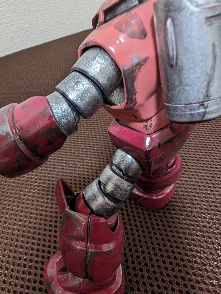 関節部は亜鉛メッキ(ネットフェンス等で多用してある塩害耐性のあるやつです)風の塗装をしています。