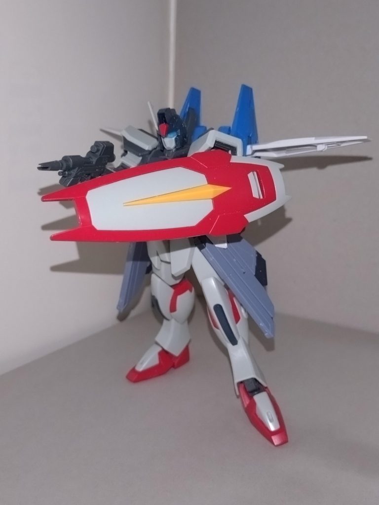 シールド先端部にラムがあり、打突兵器としても使われる。