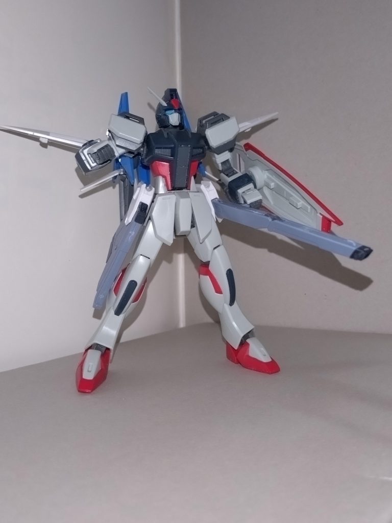 レールガン「エクツァーン・ツヴァイ」高機動型ストライクダガーと変わらないが、ゼロ距離で当てると、フェムテク装甲に対しても痛恨の一撃を与える。