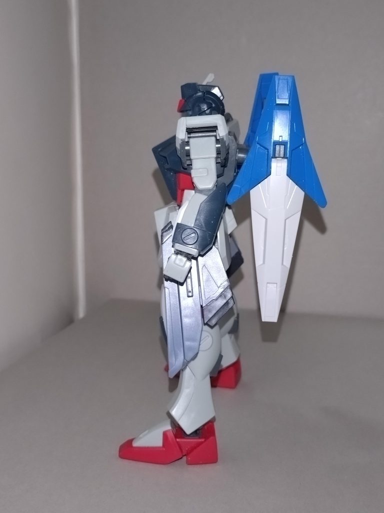 もともとストライクダガーには、このダイバーエースユニットを装備させる計画だったが、ストライクダガー入手時点ではダイバーエースユニットが再販されておらず、りみはこのときは手許のジャンクパーツから初期型ジェットストライカーを制作していた。そして4ヶ月後、ダイバーエースユニットを入手したりみは、当初のコンセプトに合った「よりX105ストライクに近いストライクダガー」として、このストライクダガーダイバーエースを完成させるのである。