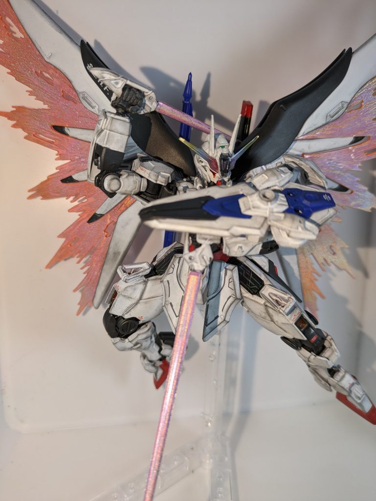 ビームブーメランは肩ではなく足につけています