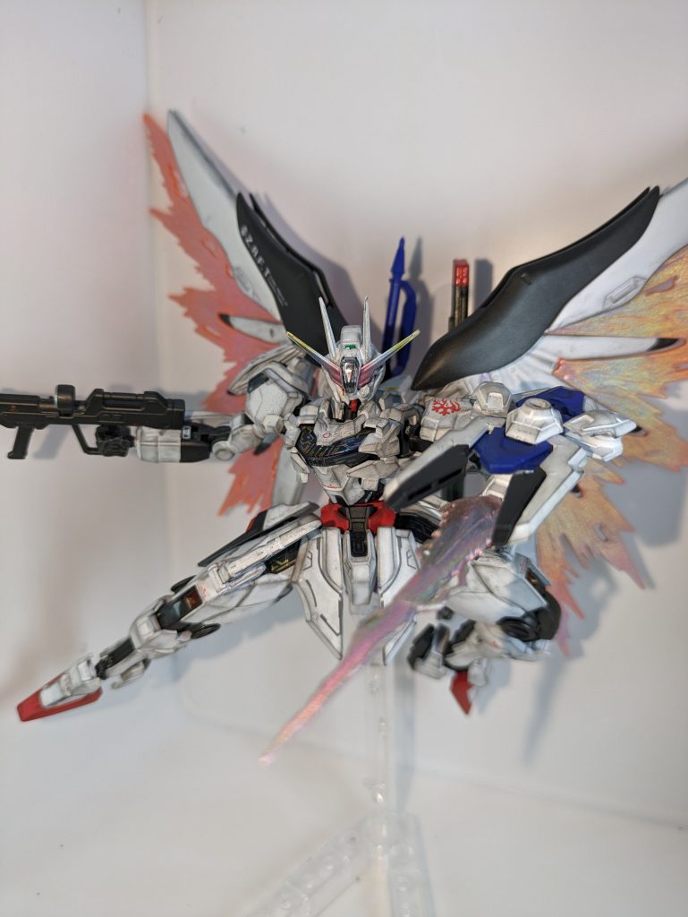 シールドの下にボックスビームサーベルを仕込んでます