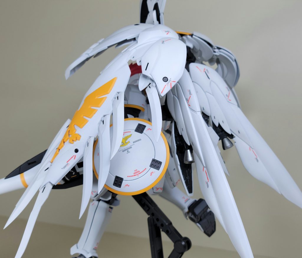 全塗装後につや消しのスムースクリアーを塗布しました。イエロー部をゴールドにするか悩みましたが、イエローにして正解でした!!　