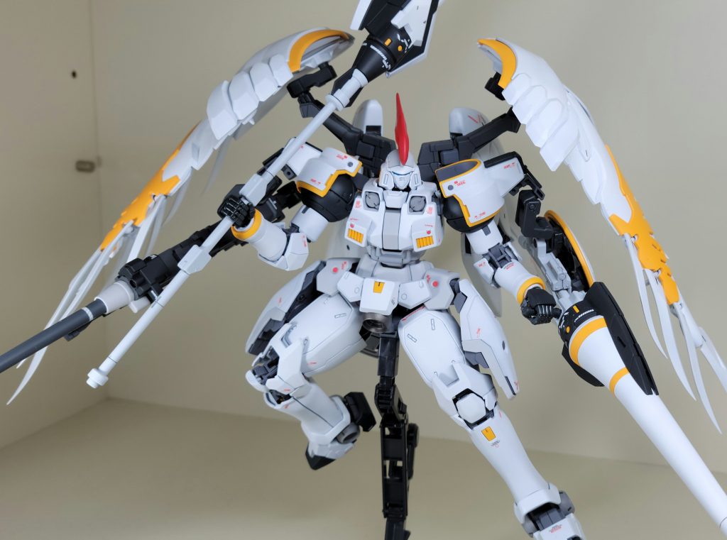 ホワイトとイエローが映えてます。デカールのレッドも相性が抜群!!