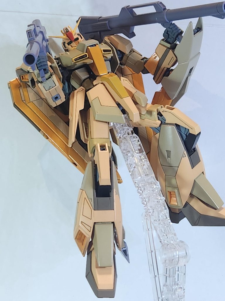 やってみたら、スタイリッシュなZガンダムと無骨な装備とのアンバランスさが個人的に好みでした。