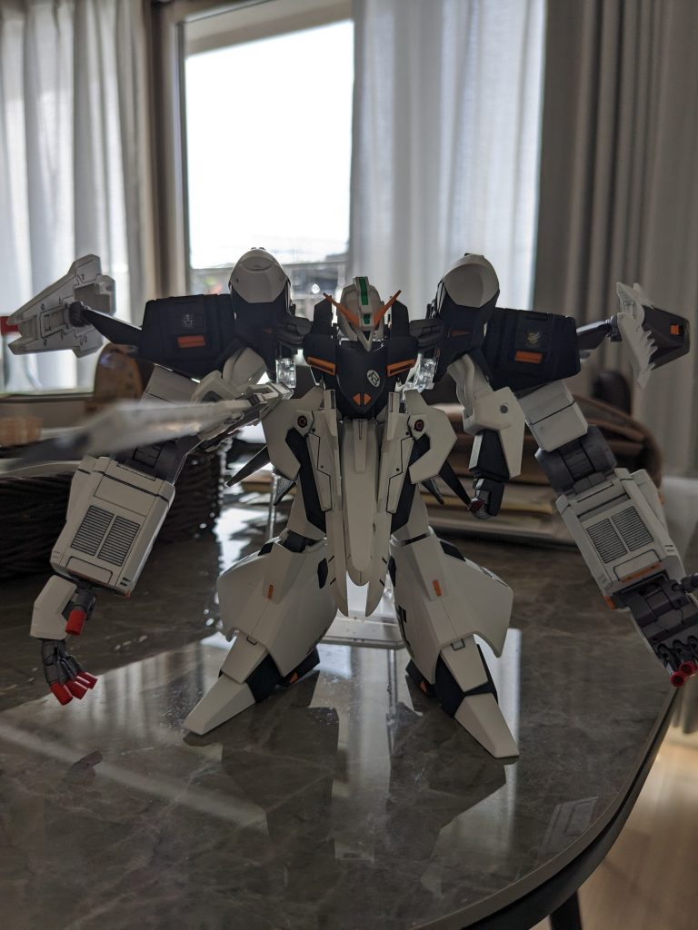 正面。ギャプランの内股感がギガンティックアームの広がりで隠れている気がします