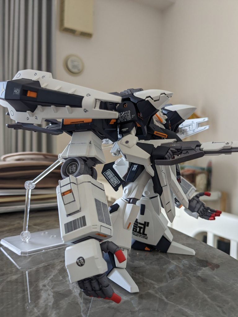 花村薫ポーズさせたかったですが、ギガンティックアームが重すぎてこのポーズしか出来ない。