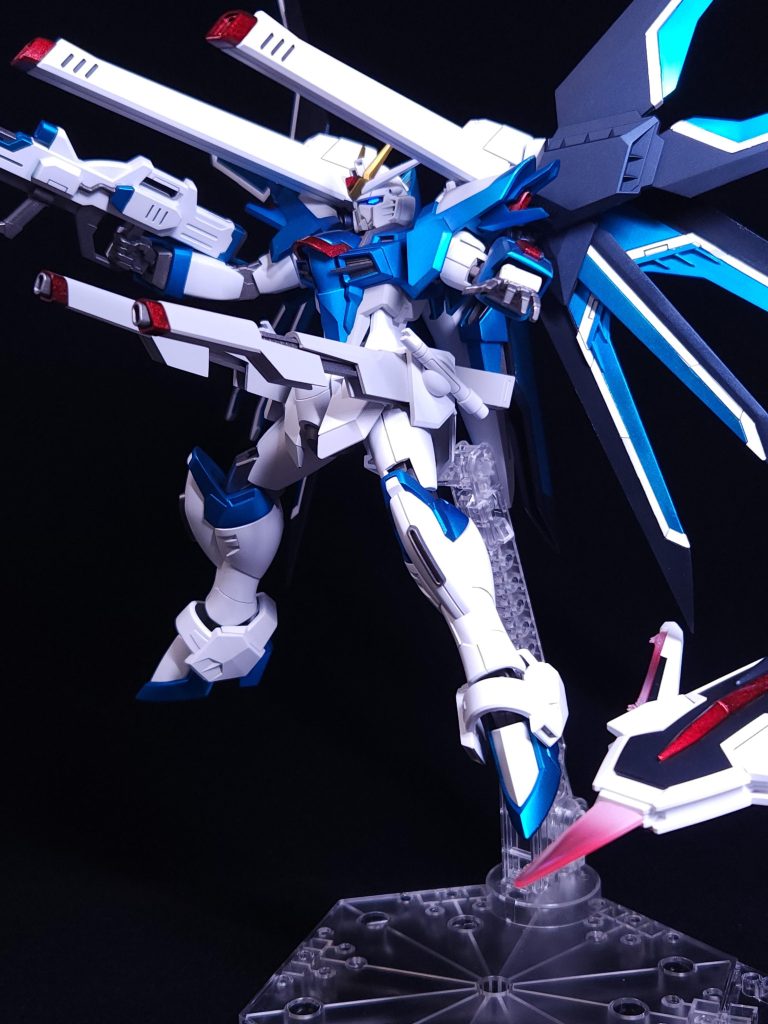 カラーリングは初登場シーンをイメージして明る目にしてみました。