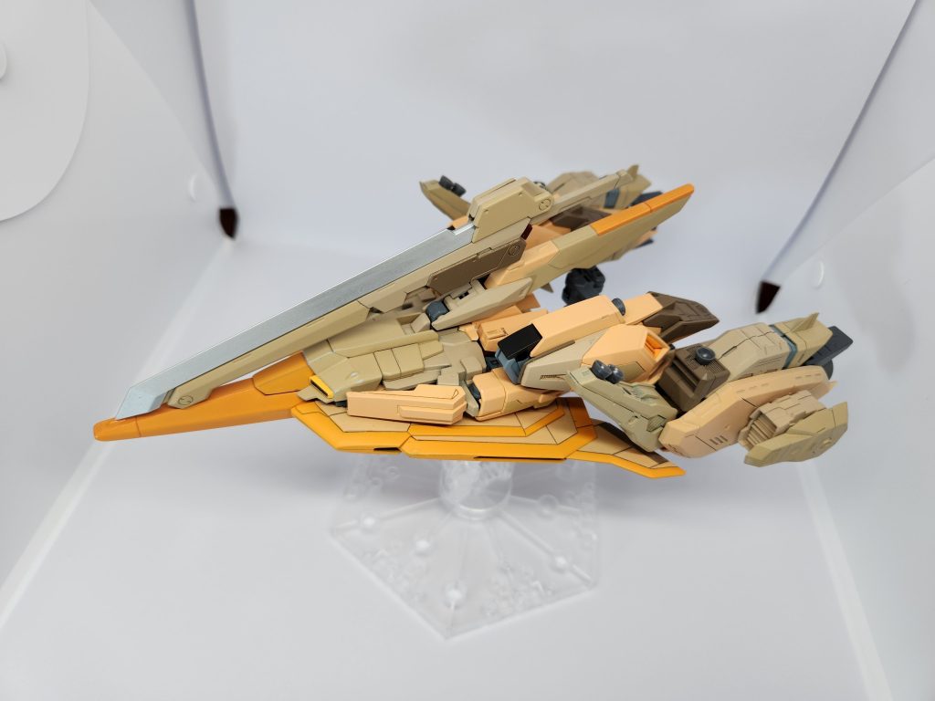 追加ブースターを装備する事で、激しい砂嵐の中で単独で敵陣に強襲をかける事ができ、一方的な制圧が