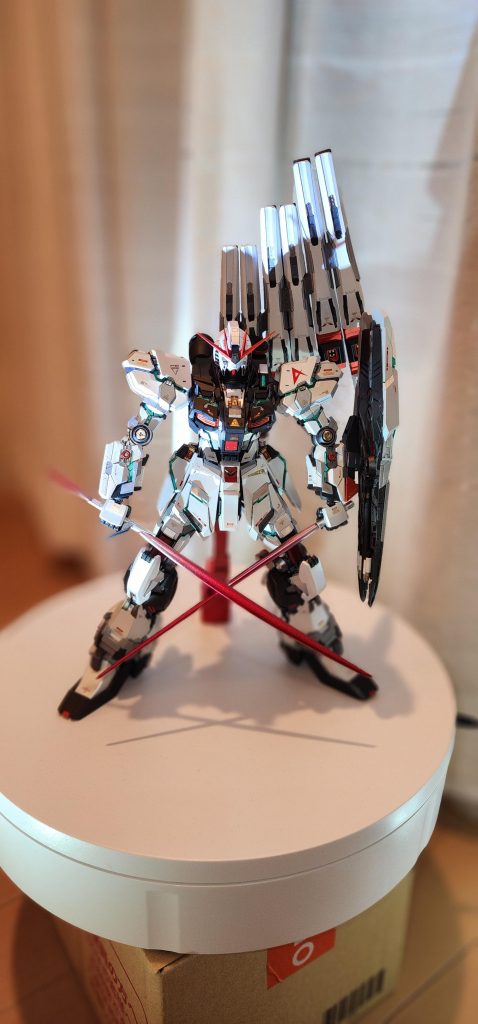 ビームサーベルも二本塗り塗りしてみました😉👍️🎶レジンキット二個目なのでさほど苦労すること無く大変さより楽しさが上回り作業時間90時間程で完成と成りやした😉👍️🎶