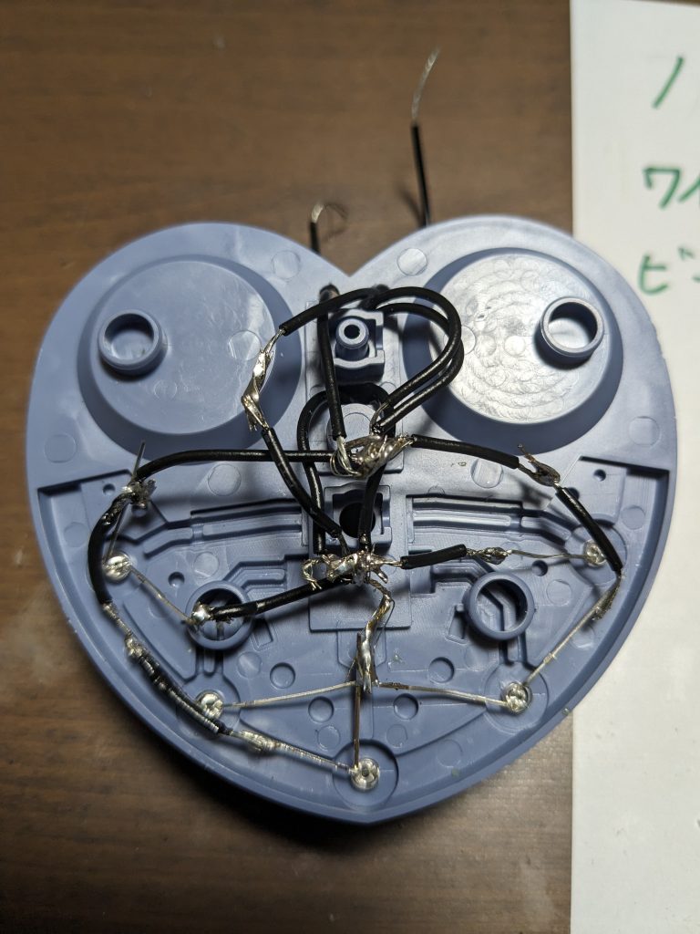 素人配線で見苦しいですね。もっとスマートな配線できるようになりたい。